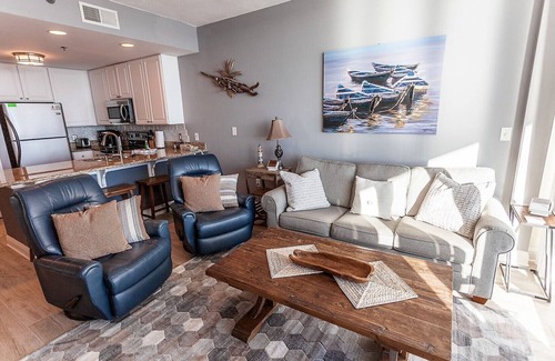 Gulf Shores Condo | Lighthouse 910 - Perfect Spot in the Middle of the Building