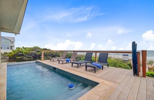 Folly Beach House | Lighthouse by AvantStay Beachfront View Home w Pool Table Ping Pong