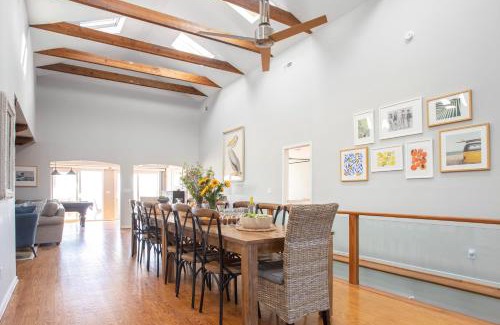Folly Beach House | Lighthouse by AvantStay Beachfront View Home w Pool Table Ping Pong