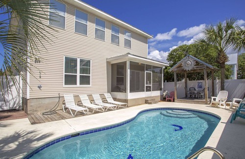 Crystal Beach House | Lighthouse by the Sea - Destin's Crystal Beach, Private Pool, Walk to the Beach!