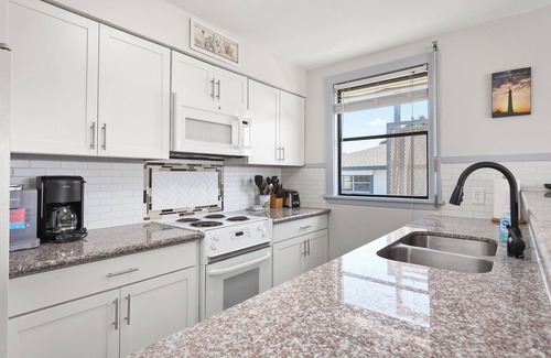 Terramar Beach House | Lighthouse: Canal-front house, fishing right off deck