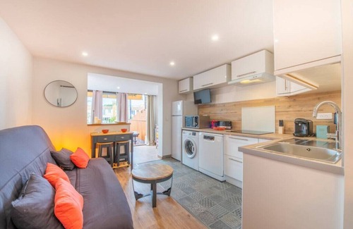 Grimaud Apartment | Lighthouse - Cocoon | Central | Clim | View | Quiet | Terrace