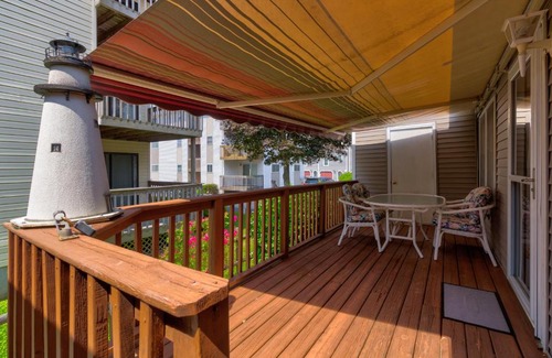 Caine Woods House | Lighthouse Condos