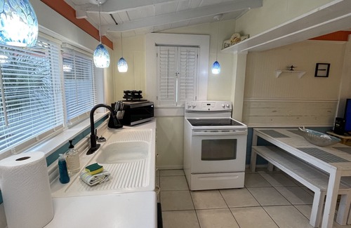 Tybee Island Cottage | Lighthouse Cottage-1.5 blocks from beach.