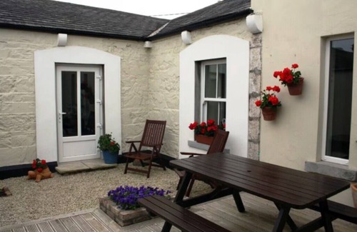Trabolgan Cottage | Lighthouse Cottage with spectacular views!