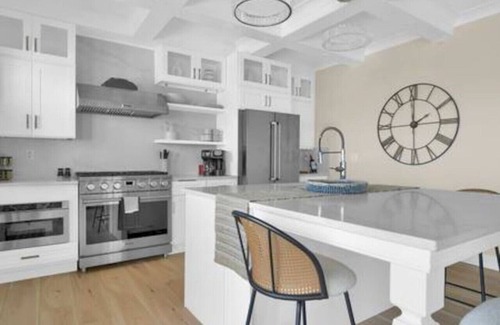 Port Sanilac House | Lighthouse Cove: Sleeps up to 10, 2 kitchens, swim spa