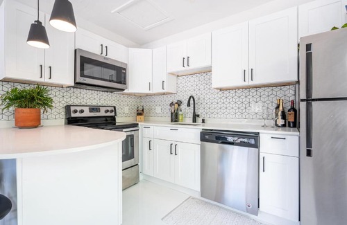 Coral Ridge Isles Apartment | Lighthouse Guest Suites