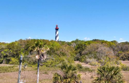St. Augustine House | Lighthouse Loft l Marshfront l Walk to Downtown
