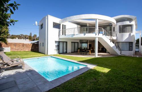 Voelklip House | Lighthouse on Grotto