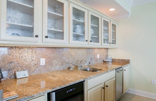Orange Beach Condo | Lighthouse on the Bay, Beautiful 6th Floor Condo with Perdido Pass View!