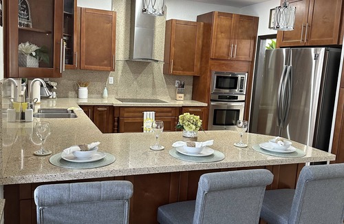 Tamiami Bed & Breakfast | Lighthouse retreat pool and jacuzzi