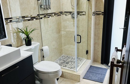 Tamiami Bed & Breakfast | Lighthouse retreat pool and jacuzzi