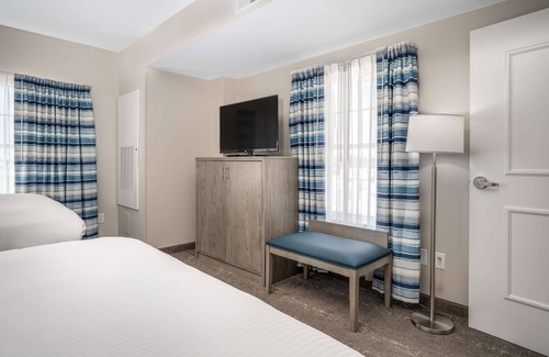 Emerald Isle Hotel | Lighthouse Suites - Best Western Signature Collection