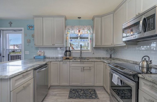 Chincoteague House | Lighthouse Pointe - Spectacular Waterfront on Chincoteague Island!