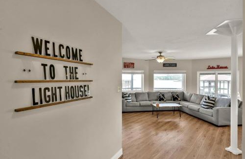 Blanchard House | Lighthouse Views & Lake Vibes – 4BR Retreat in Livingston, TX