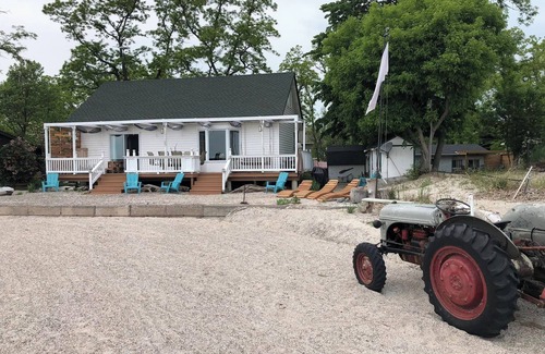 Dunnville Cottage | Lightkeeper's Retreat, a Sapience.Care Collection Experience
