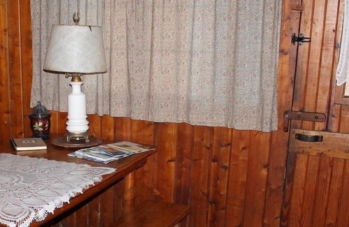 Port Hope Cabin | Lightkeepers Vintage Cottage 3