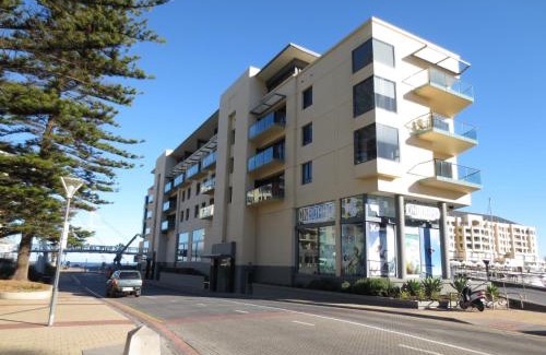 Glenelg Apartment | Lights Landing Apartments