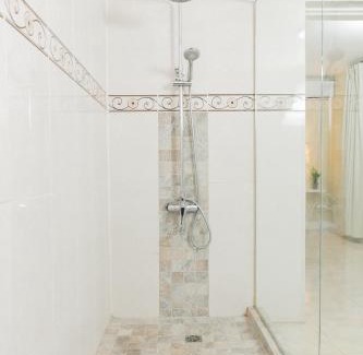 New Kingston Apartment | Lignum Vitae with Pool - Kingston - Budget Stay