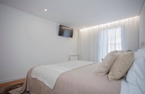 Oliveira do Douro Apartment | Liiiving in Porto | Luxury River View Apartment I
