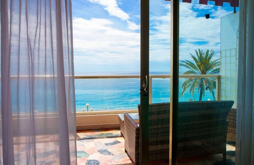 Les Baumettes Apartment | Like in a boat - 2 BR with big balcony in front of the sea