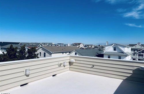 North End Condo | Like New Luxurious North End Cottage Beach Block