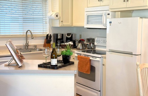 Harlow House | LikeHome2/Serene/Dedicated WI-FI/Close to the Hub/Extended Stays