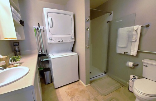 Harlow House | LikeHome2/Serene/Dedicated WI-FI/Close to the Hub/Extended Stays