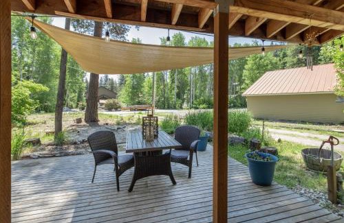 Ardenvoir Cabin | Lil Bigfoot Chalet by NW Comfy Cabins
