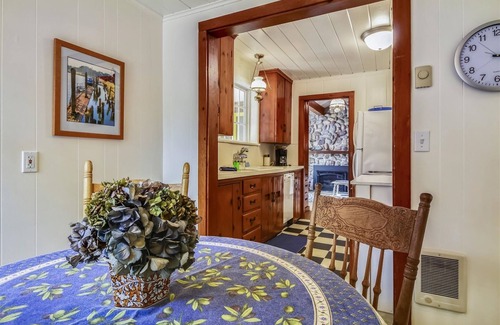 Cannon Beach Cabin | Lil Bird Cottage - Beachcomber Vacation Homes