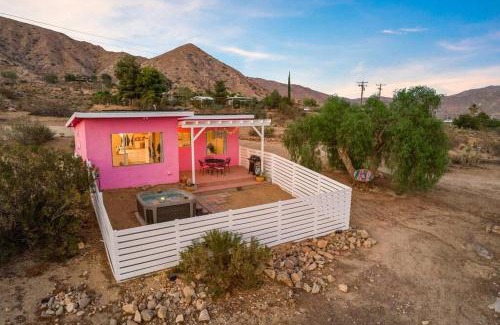 Morongo Valley House | Lil Pink - Million Dollar Views on 2 acres!