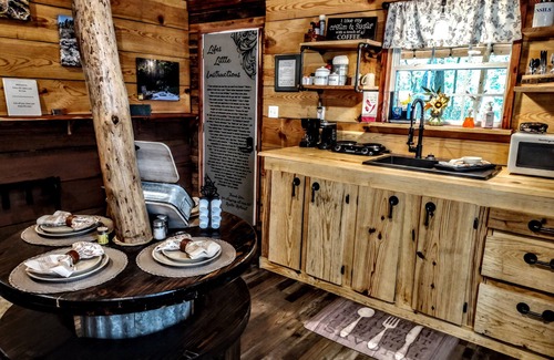 Caddo Gap Cabin | Lil' Rustic Retreat w/Hot Tub Near Little Missouri Falls and Caddo River