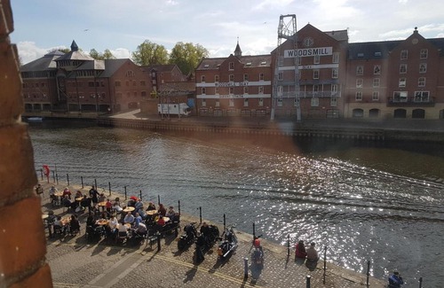 York Hotel | Lil's On The Waterfront