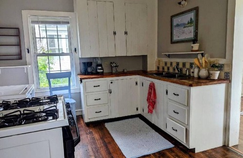 Vinalhaven House | Lilac Cottage a Little Gem on Cottage Street