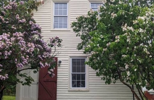 Vinalhaven House | Lilac Cottage a Little Gem on Cottage Street