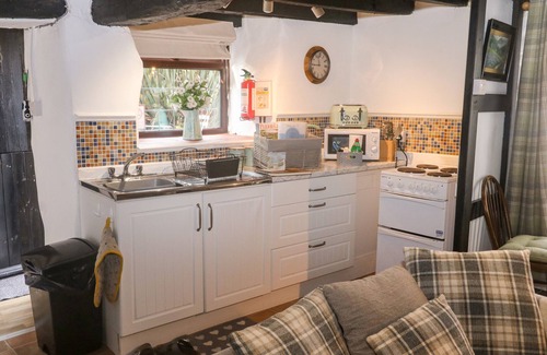 Paignton Cottage | LILAC COTTAGE, romantic, character holiday cottage in Marldon