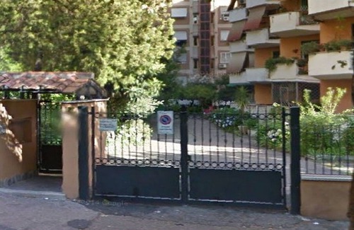 Cinecitta Apartment | Lilac Room Bed and breakfast Rome