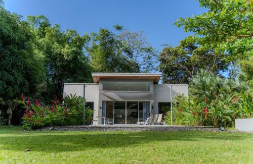 Cahuita Villa | Lilan Nature, Modern House N°1, private swimming pool.