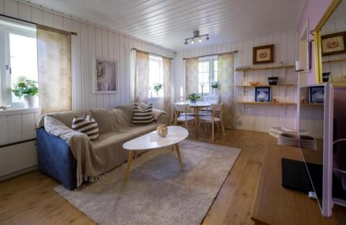 Harnosand Cabin | Lilla gröna huset på gården
