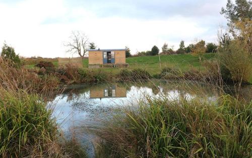 Bottesford House | Lillie's Shepherd's Hut - Wellness & Hot Tub