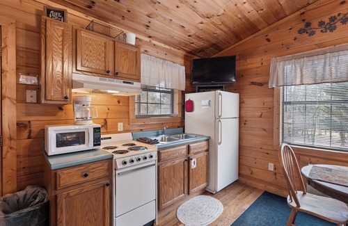 Sevierville Cabin | Lilly Cabin Near Pigeon Forge For Couples!