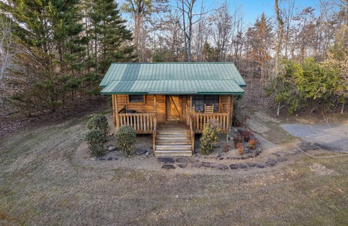 Sevierville Cabin | Lilly Cabin Near Pigeon Forge For Couples!