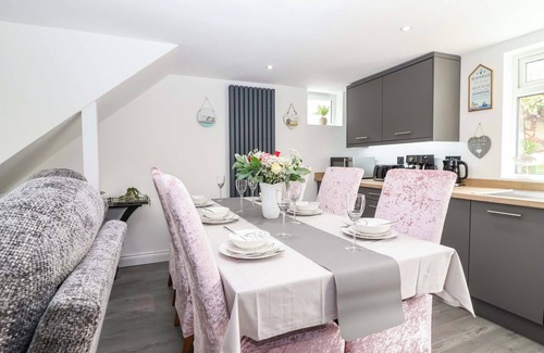 Dawlish House | LILLY'S COTTAGE, family friendly, with a garden in Dawlish