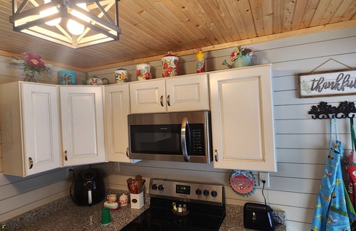 Haysi Cottage | Lilly's Pad "HOME AWAY FROM HOME"