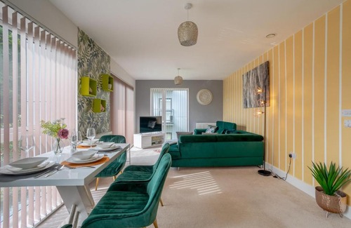 Hemel Hempstead Apartment | LillyRose Apartments - Hemel Hempstead, Free Parking, Free Wi-Fi