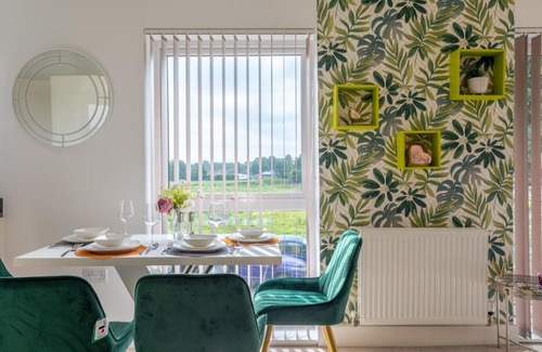 Hemel Hempstead Apartment | LillyRose Apartments - Hemel Hempstead, Free Parking, Free Wi-Fi