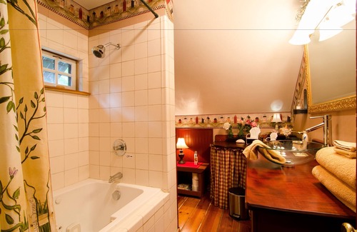 Harpers Ferry Bed & Breakfast | Lily Garden Bed and Breakfast