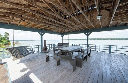 Yantis House | Lily Pad Lake House @ Lake Fork