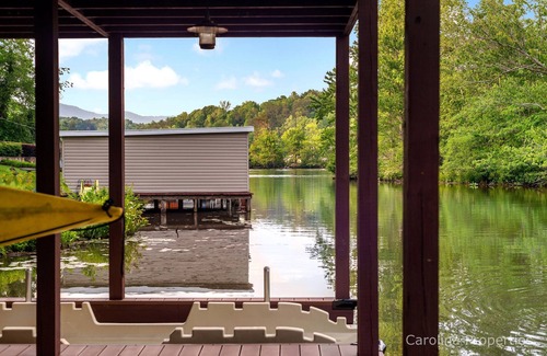 Landrum House | Lily Pad Lakehouse by Carolina Properties-Lake Lanier Lakefront, Fire Pit, Kayak