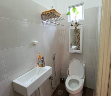 Kampung Permatang Badak House | Lily's Guesthouse Kuantan City
